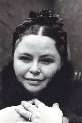 OLIVIA REVUELTAS FOTO 1