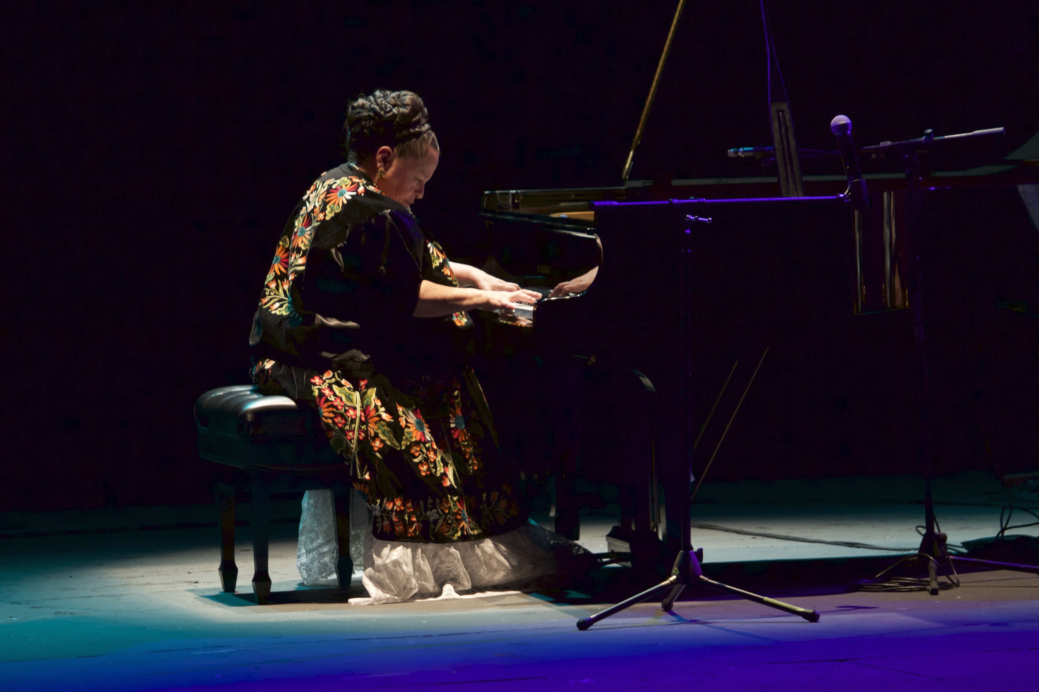 MX MM CELEBRANDO A OLIVIA REVUELTAS... DE REGRESO