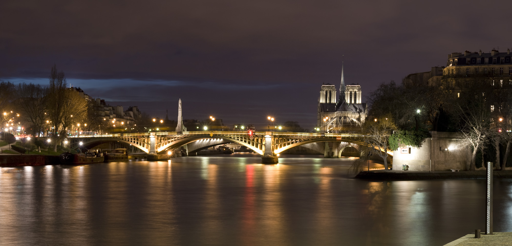 Paris - Cathédrale Notre-Dame de Paris vue du Port Henri IV
