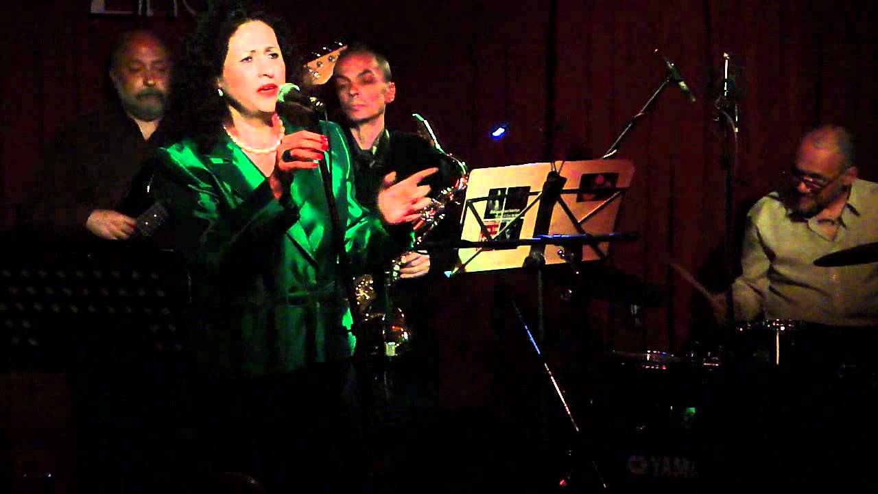 LAURA KOESTINGER (FOTO 1)