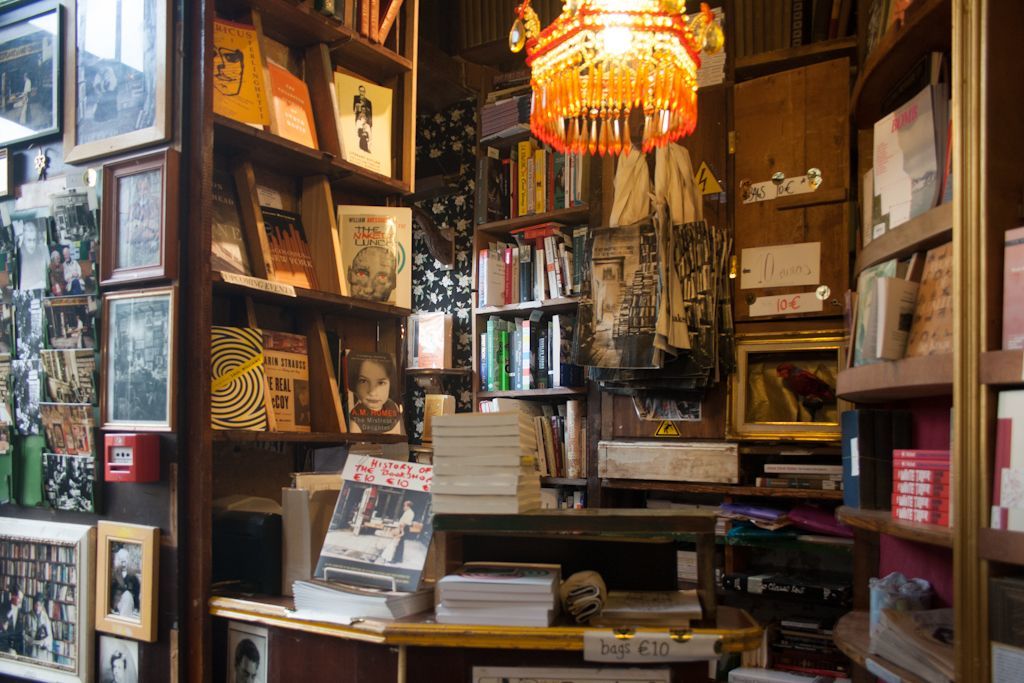 SHAKESPEARE &amp; COMPANY (FOTO 2)