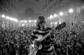 BRIAN JONES (FOTO 2)