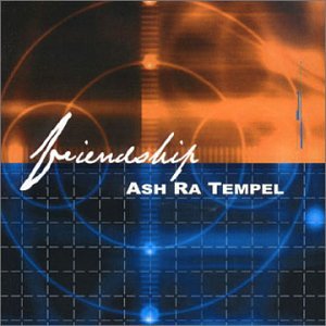 ASH RA TEMPEL – CON LOS AUDÍFONOS PUESTOS