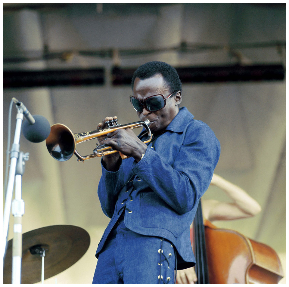 BITCHES BREW (FOTO 2)