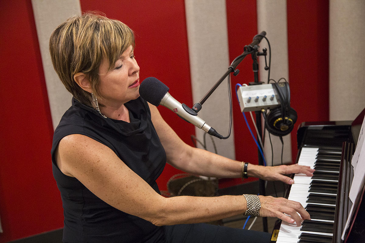 KARRIN ALLYSON (FOTO 2)