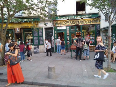 SHAKESPEARE &amp; COMPANY (FOTO 3)
