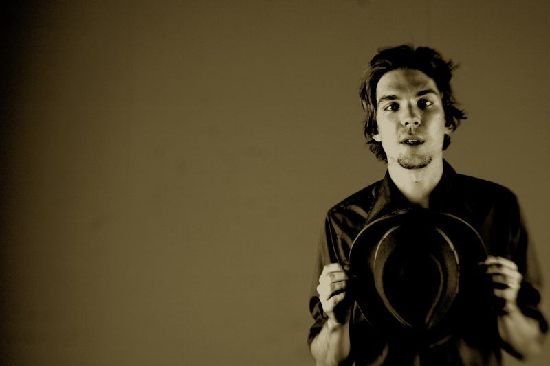 SINOPSIS 53 (FOTO 6)