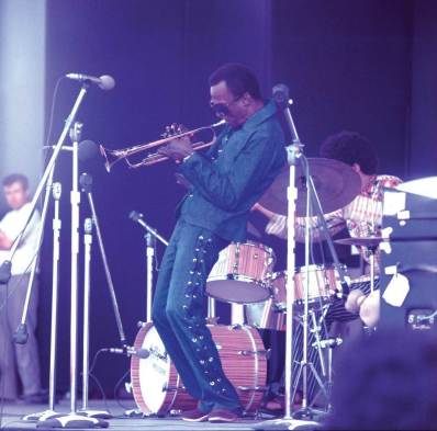 SINOPSIS 54 (FOTO 5)