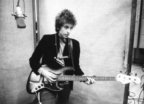 Bob Dylan Records "Bringing It All Back Home"