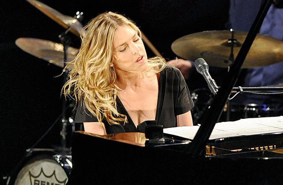 SINOPSIS 104 (FOTO 4)