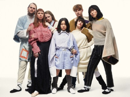 SUPERORGANISM (FOTO 1)