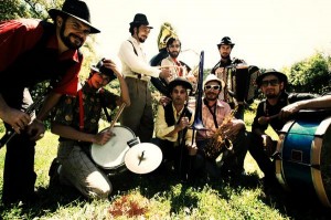 SINOPSIS 136 (FOTO 5)